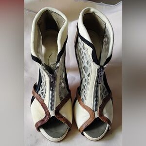 Stylish Women's Zipper Ankle Boots